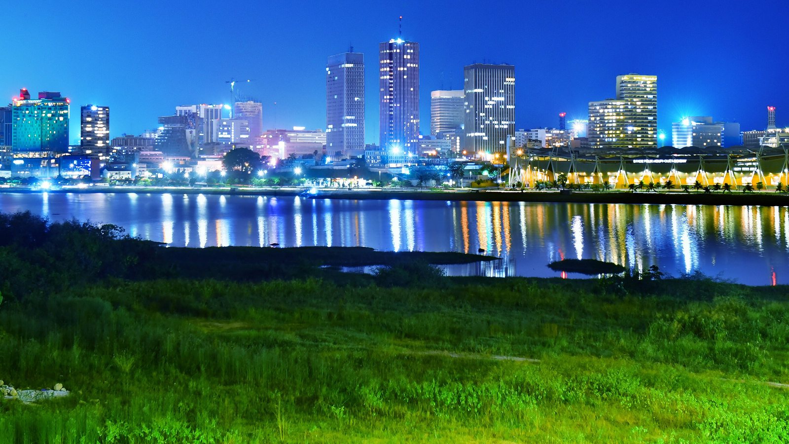 Le Plateau la nuit, Abidjan